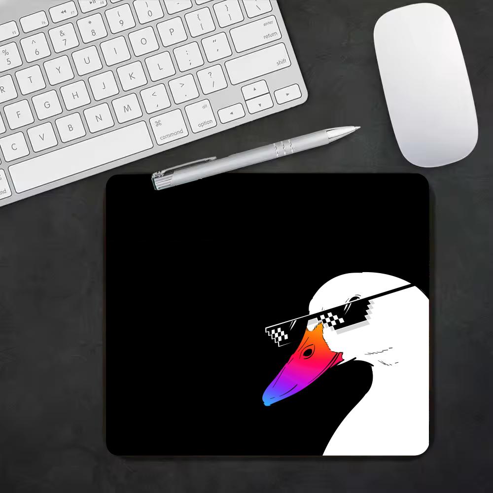 Маленький коврик для мыши с ми – обзор и цена Desk Setup Background